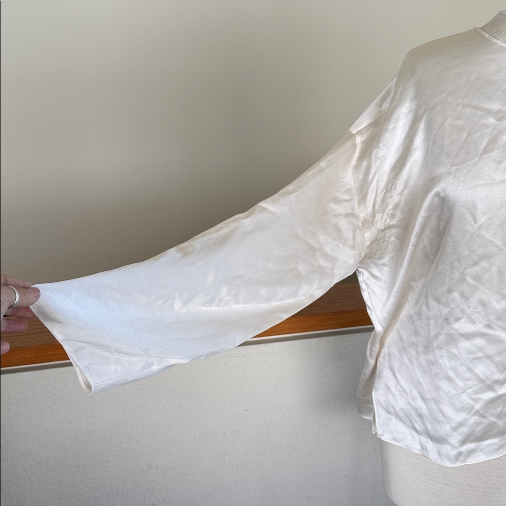 Vince Cream pure silk Blouse size medium - Picture 3 of 14